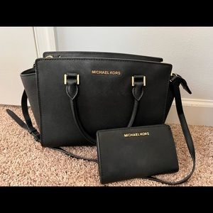 Black Michael Kors Crossbody Purse and Wallet Set